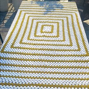 GORGEOUS Vintage homemade afghan 
LARGE!!